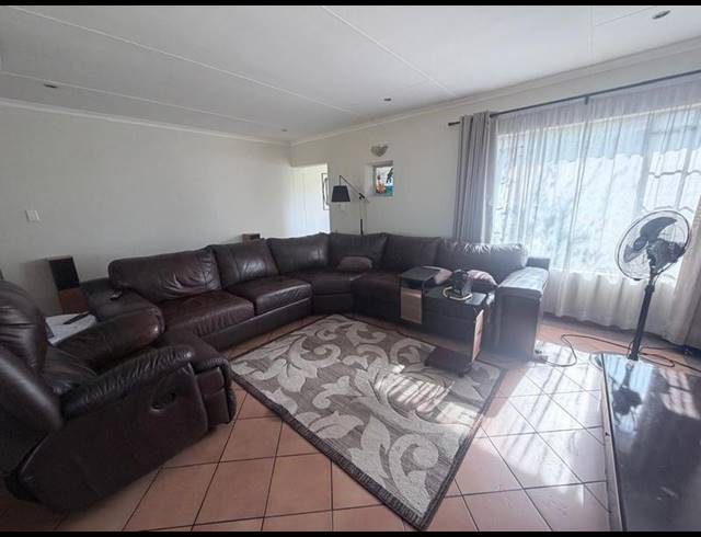3 BEDROOM PROPERTY TO RENT IN SONNEVELD